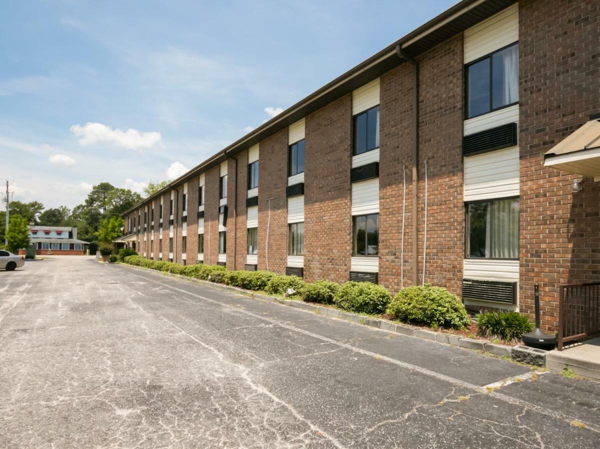 Raceway Inn Darlington Exterior photo