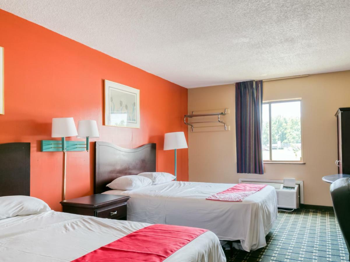 Raceway Inn Darlington Room photo